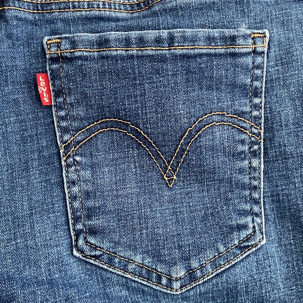 Women’s Levi shorts - Picture 7 of 7